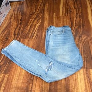 SIZE 6 RIPPED MID RISE JEANS